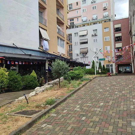 Night Star ティラナ